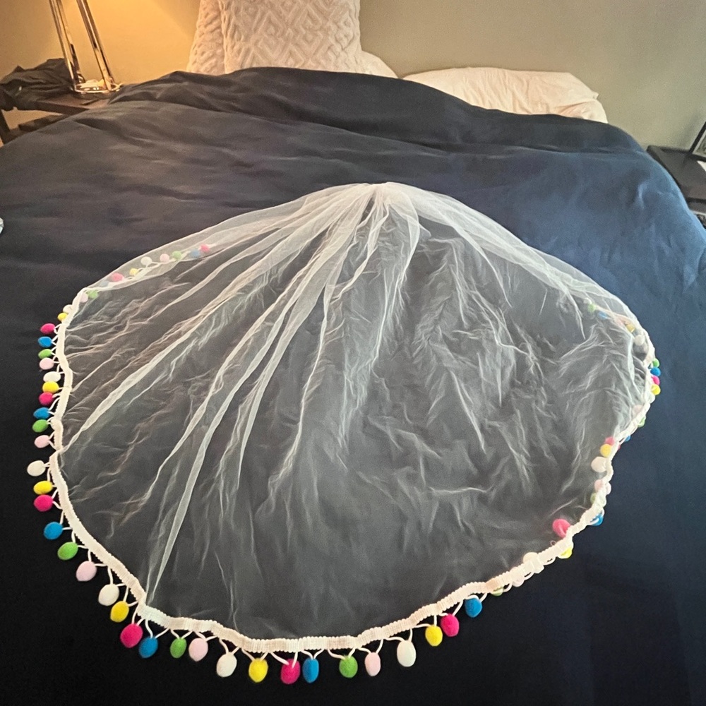 Fiesta Bride Veil - one of a kind! - Picture 2 of 4